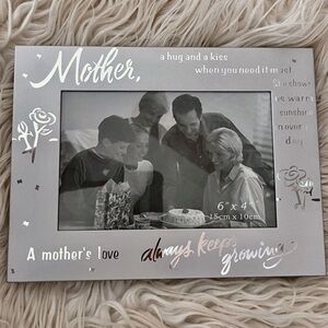Mom A Mothers Love Beautiful Silver Picture Frame 6 x 4 In new with flaw